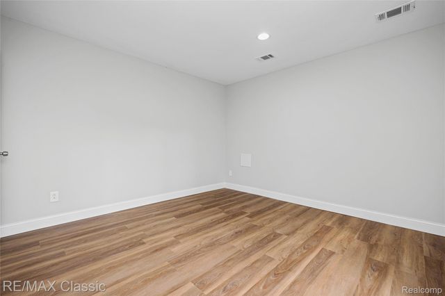 2149 Sunnycrest Drive, West Bloomfield Charter Township, MI 48323