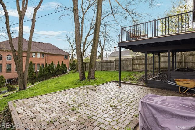 2149 Sunnycrest Drive, West Bloomfield Charter Township, MI 48323