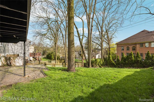 2149 Sunnycrest Drive, West Bloomfield Charter Township, MI 48323