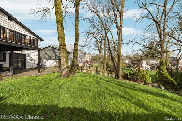 2149 Sunnycrest Drive, West Bloomfield Charter Township, MI 48323