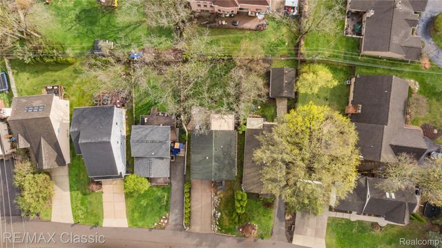 2149 Sunnycrest Drive, West Bloomfield Charter Township, MI 48323