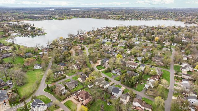 2149 Sunnycrest Drive, West Bloomfield Charter Township, MI 48323