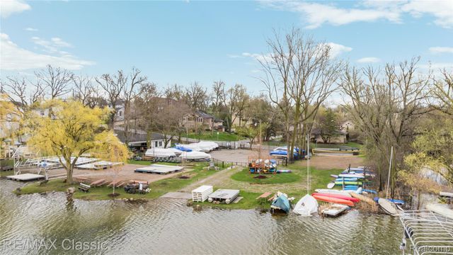 2149 Sunnycrest Drive, West Bloomfield Charter Township, MI 48323