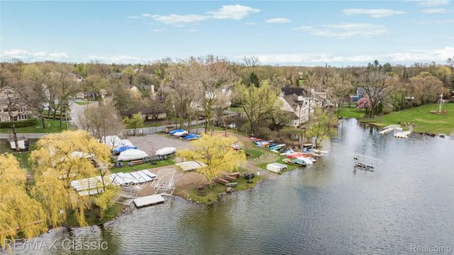 2149 Sunnycrest Drive, West Bloomfield Charter Township, MI 48323