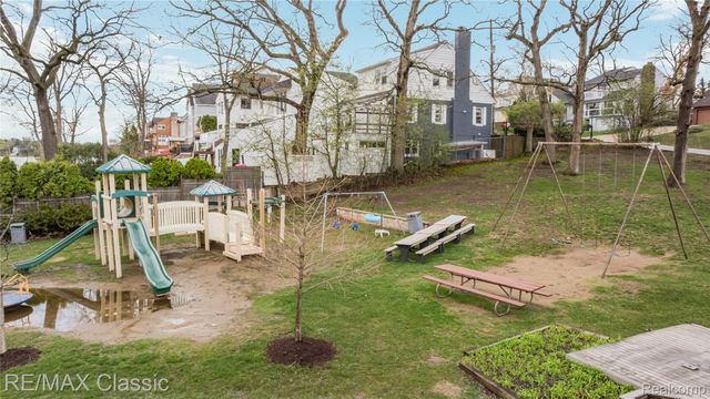 2149 Sunnycrest Drive, West Bloomfield Charter Township, MI 48323