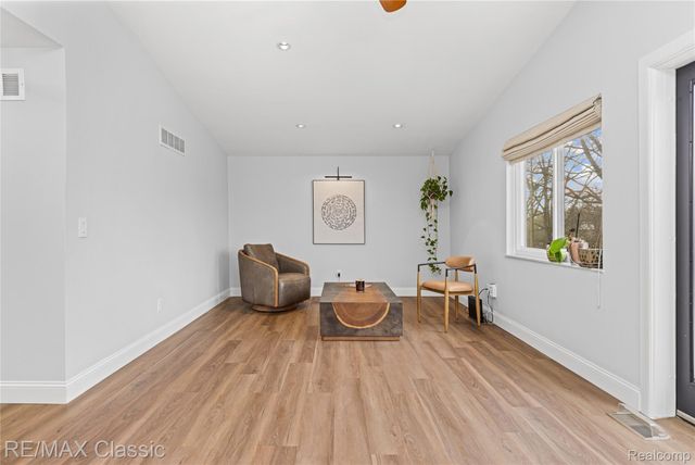 2149 Sunnycrest Drive, West Bloomfield Charter Township, MI 48323