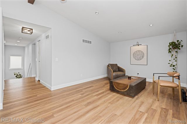 2149 Sunnycrest Drive, West Bloomfield Charter Township, MI 48323