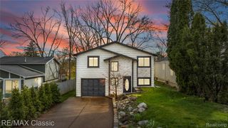 2149 Sunnycrest Drive, West Bloomfield Charter Township, MI 48323