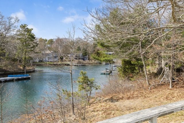 24 Spoondrift Way, Mashpee, MA 02649