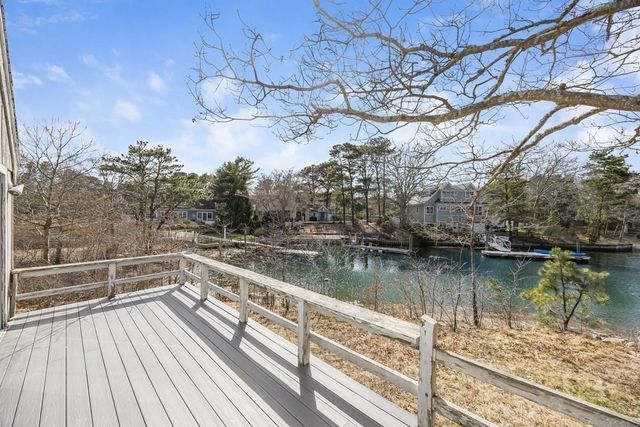 24 Spoondrift Way, Mashpee, MA 02649