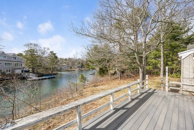 24 Spoondrift Way, Mashpee, MA 02649