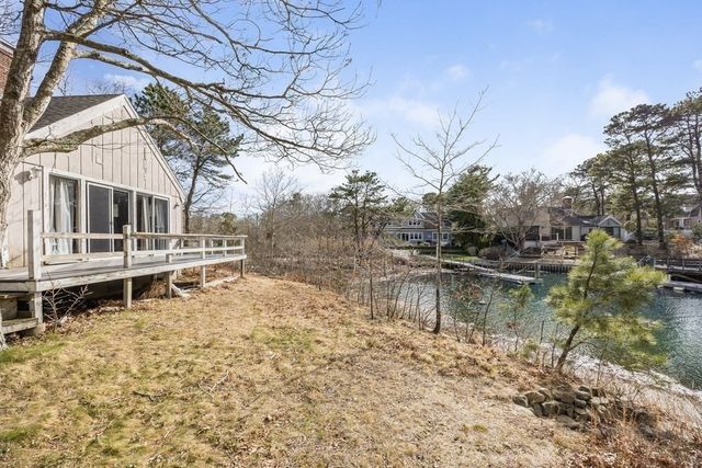 24 Spoondrift Way, Mashpee, MA 02649