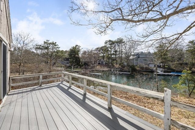 24 Spoondrift Way, Mashpee, MA 02649