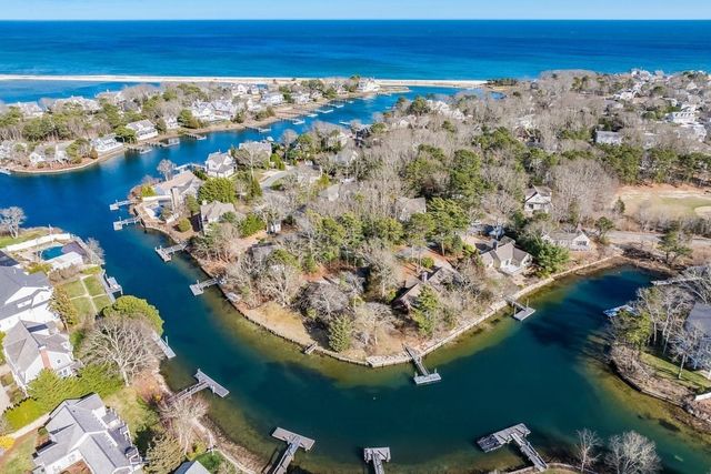 24 Spoondrift Way, Mashpee, MA 02649