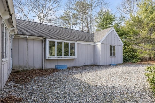 24 Spoondrift Way, Mashpee, MA 02649