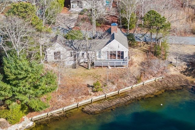 24 Spoondrift Way, Mashpee, MA 02649