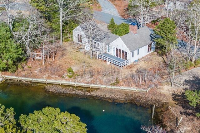 24 Spoondrift Way, Mashpee, MA 02649