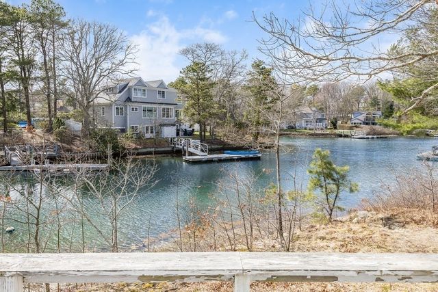 24 Spoondrift Way, Mashpee, MA 02649