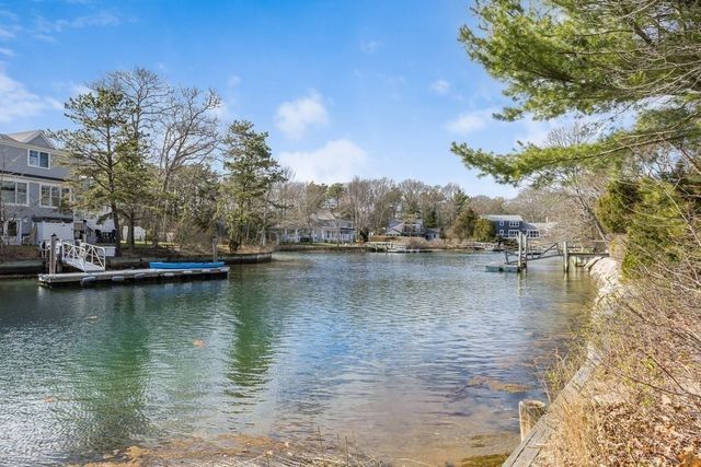 24 Spoondrift Way, Mashpee, MA 02649