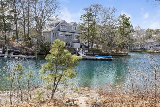 24 Spoondrift Way, Mashpee, MA 02649