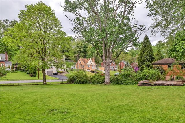 3416 Sterling Dr, Bethel Park, PA 15102