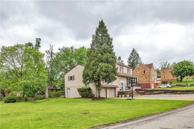 3416 Sterling Dr, Bethel Park, PA 15102