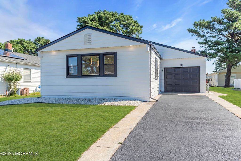 143 Davenport Road, Toms River, NJ 08757