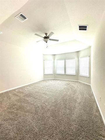 125 Stellers Swoop, Cedar Creek, TX 78612