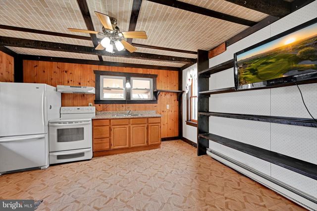 10 E GRAND AVE, Tower City, PA 17980