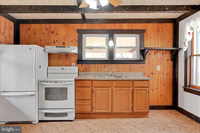 10 E GRAND AVE, Tower City, PA 17980