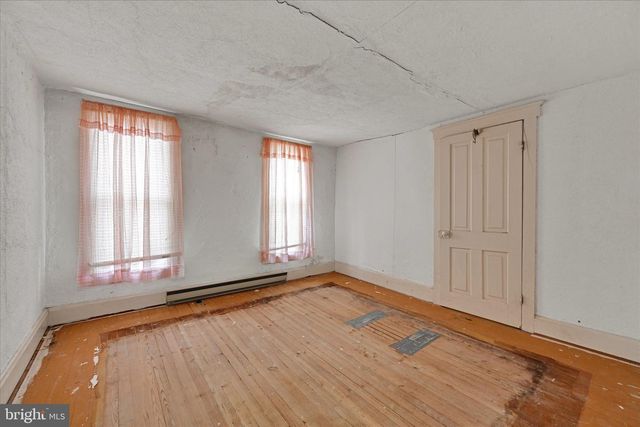 10 E GRAND AVE, Tower City, PA 17980