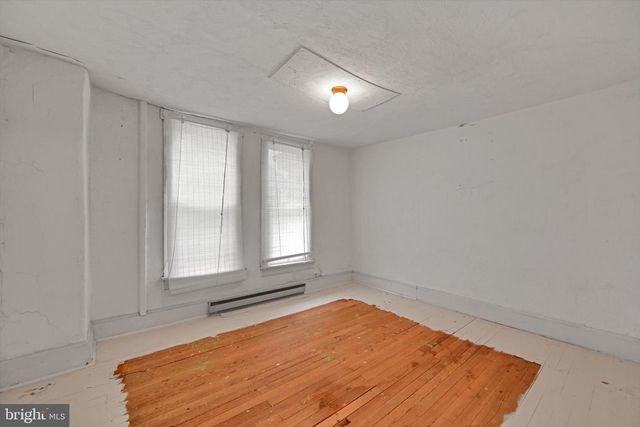 10 E GRAND AVE, Tower City, PA 17980