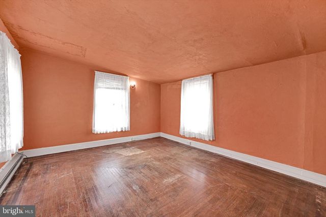 10 E GRAND AVE, Tower City, PA 17980