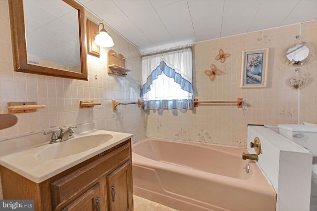 10 E GRAND AVE, Tower City, PA 17980