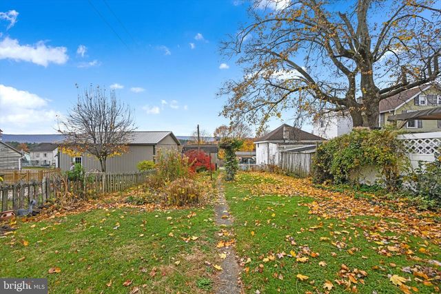 10 E GRAND AVE, Tower City, PA 17980