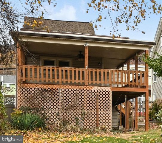 10 E GRAND AVE, Tower City, PA 17980