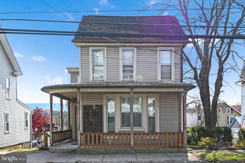 10 E GRAND AVE, Tower City, PA 17980