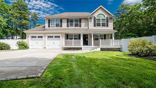 5 Ormond Place, Mastic, NY 11950
