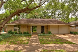 8826 Robindell Drive, Houston, TX 77074