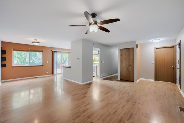 108 E Big Horn Drive, Grayslake, IL 60030