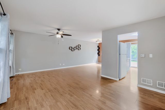 108 E Big Horn Drive, Grayslake, IL 60030