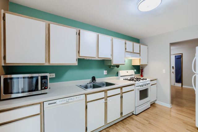 108 E Big Horn Drive, Grayslake, IL 60030