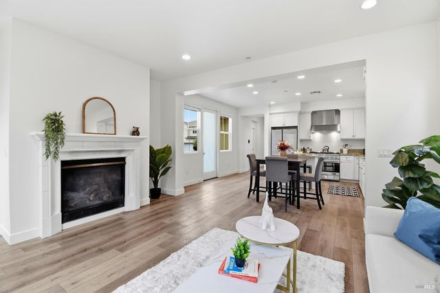 1612 Rose Clover St, Santa Rosa, CA 95403