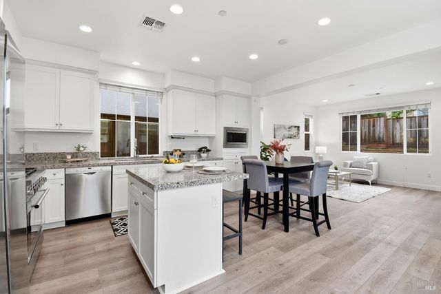 1612 Rose Clover St, Santa Rosa, CA 95403