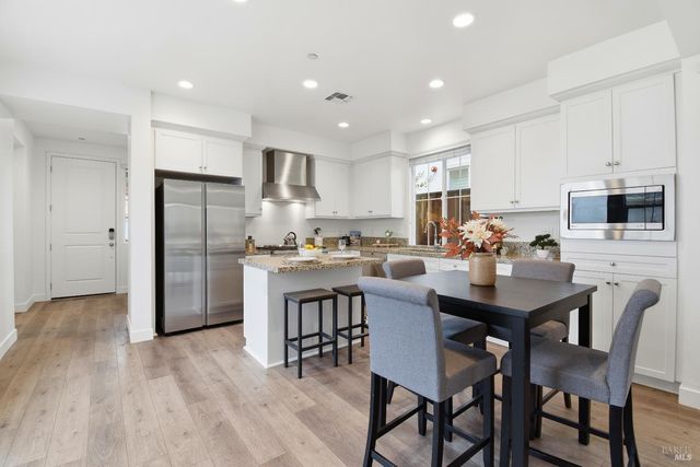 1612 Rose Clover St, Santa Rosa, CA 95403