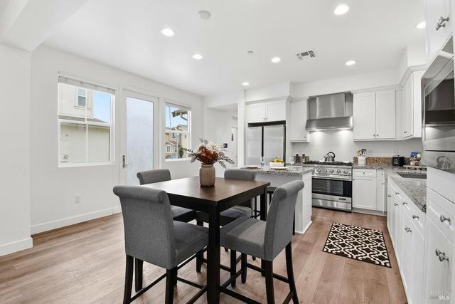 1612 Rose Clover St, Santa Rosa, CA 95403