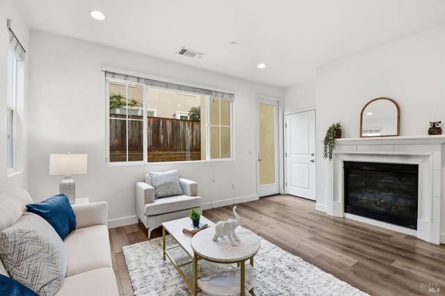 1612 Rose Clover St, Santa Rosa, CA 95403