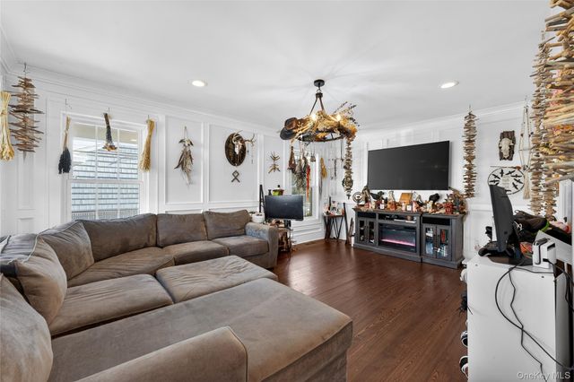 20 Westbridge Drive, Babylon, NY 11702