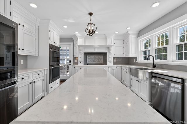 20 Westbridge Drive, Babylon, NY 11702