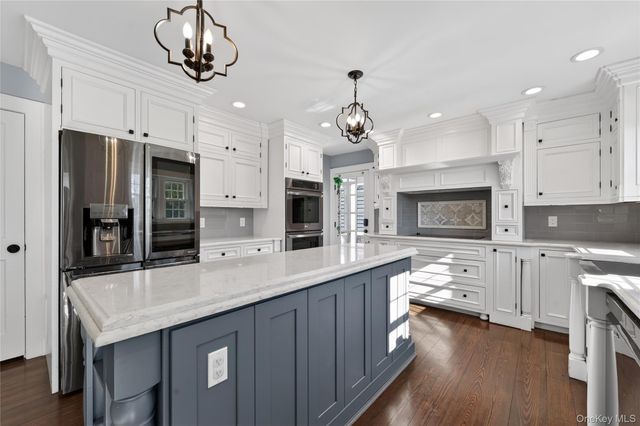 20 Westbridge Drive, Babylon, NY 11702